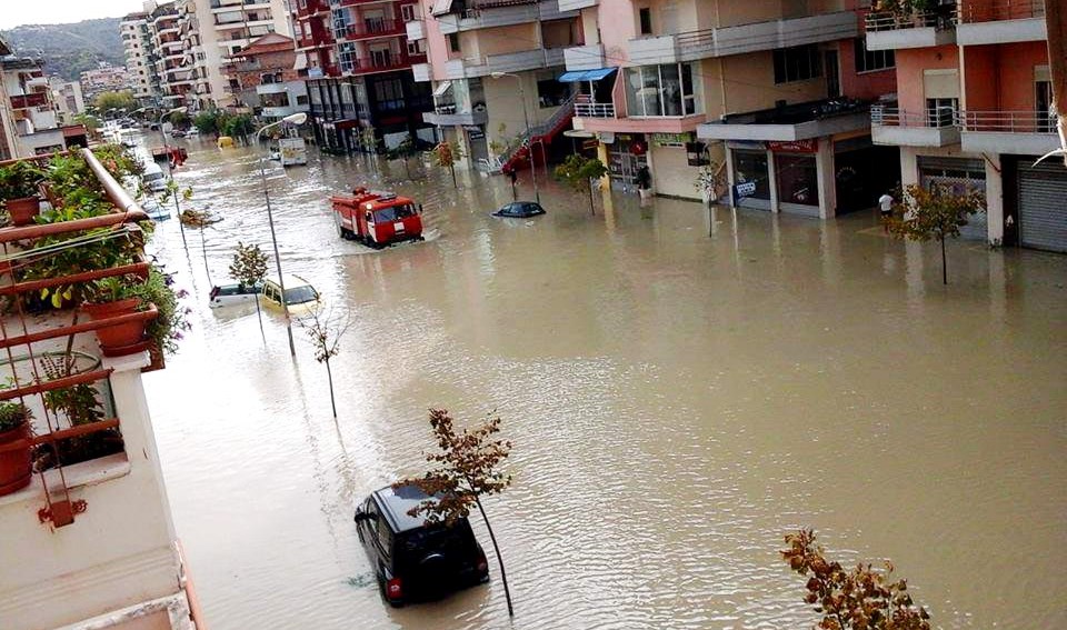 Dëmshpërmblim për të përmbyturit në Vlorë, 600 mijë euro për 354 familje
